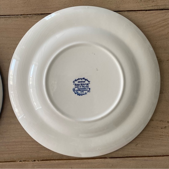 Set of 2 "17th Century England" RED RIVER Plates - Picture 5 of 9